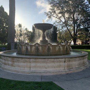 Hotel Sausalito - The fountain in the park - Hotels Near Me - Sausalito, California