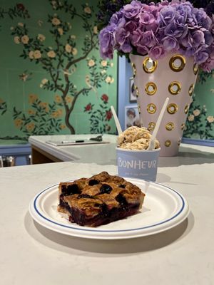 Bonheur Ice Cream and Pie by null