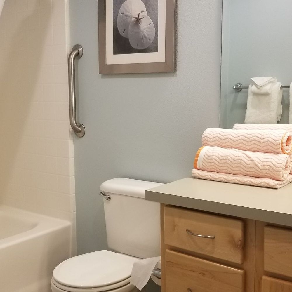 WorldMark Seaside - Second bathroom - Hotels Near Me - Seaside, Oregon WorldMark Seaside - Second bathroom - Hotels Near Me - Seaside, Oregon