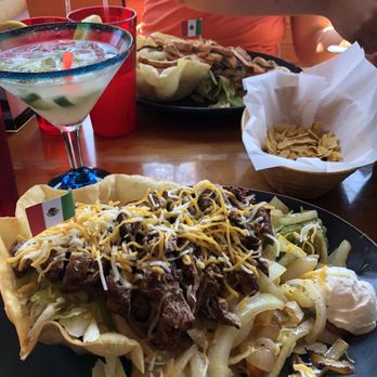 El Mariachi - Fajita Salad Lunch - Mexican Near Me - Wareham, Massachusetts