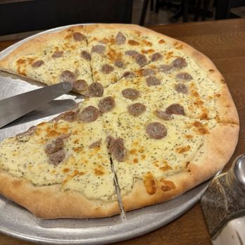 Tommys Way - White pizza with Italian sausage - Italian Near Me - Scottsdale, Arizona Tommys Way - White pizza with Italian sausage - Italian Near Me - Scottsdale, Arizona