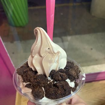 Hole in the Wall Custard Shoppe - Single swirl (vanilla and chocolate) in a dish with brownie pieces - Ice Cream & Frozen Yogurt Near Me - Oak Park, Illinois Hole in the Wall Custard Shoppe - Single swirl (vanilla and chocolate) in a dish with brownie pieces - Ice Cream & Frozen Yogurt Near Me - Oak Park, Illinois