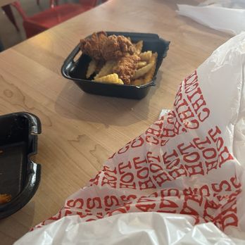 Dave's Hot Chicken - Kids meal $7.99 (way too expensive) - Chicken Shop Near Me - Orlando, Florida Dave's Hot Chicken - Kids meal $7.99 (way too expensive) - Chicken Shop Near Me - Orlando, Florida