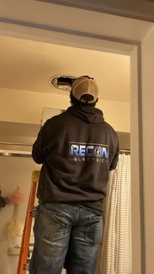 Recon Electric Logo
