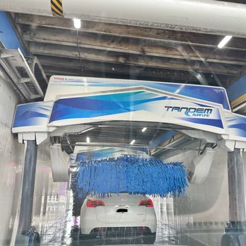 Burbank Express Car Wash - Scrub - Car Wash Near Me - Burbank, California
