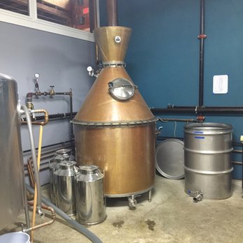 Wiggly Bridge Distillery - Distilleries Near Me - York, Maine