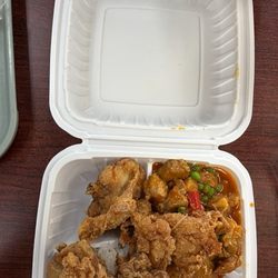 Mama Lucy's Kitchen - Fried chicken and pork pimento