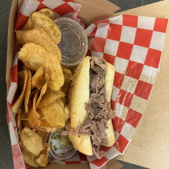 Home Run Inn Pizza - Italian beef sandwich, potato chips - Pizza Near Me - Chicago, Illinois Home Run Inn Pizza - Italian beef sandwich, potato chips - Pizza Near Me - Chicago, Illinois