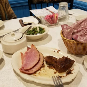 Amish Acres - Smoked Ham, Roast Beef & Green Beans With Ham. - Hotels Near Me - Nappanee, Indiana Amish Acres - Smoked Ham, Roast Beef & Green Beans With Ham. - Hotels Near Me - Nappanee, Indiana