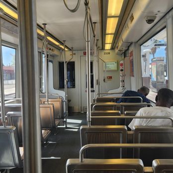 Willow Blue Line Station - Train Stations Near Me