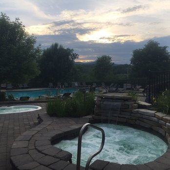 Estrimont  - Like 5 jacuzzis outside and a pool and a sauna - Hotels Near Me - Orford, Quebec