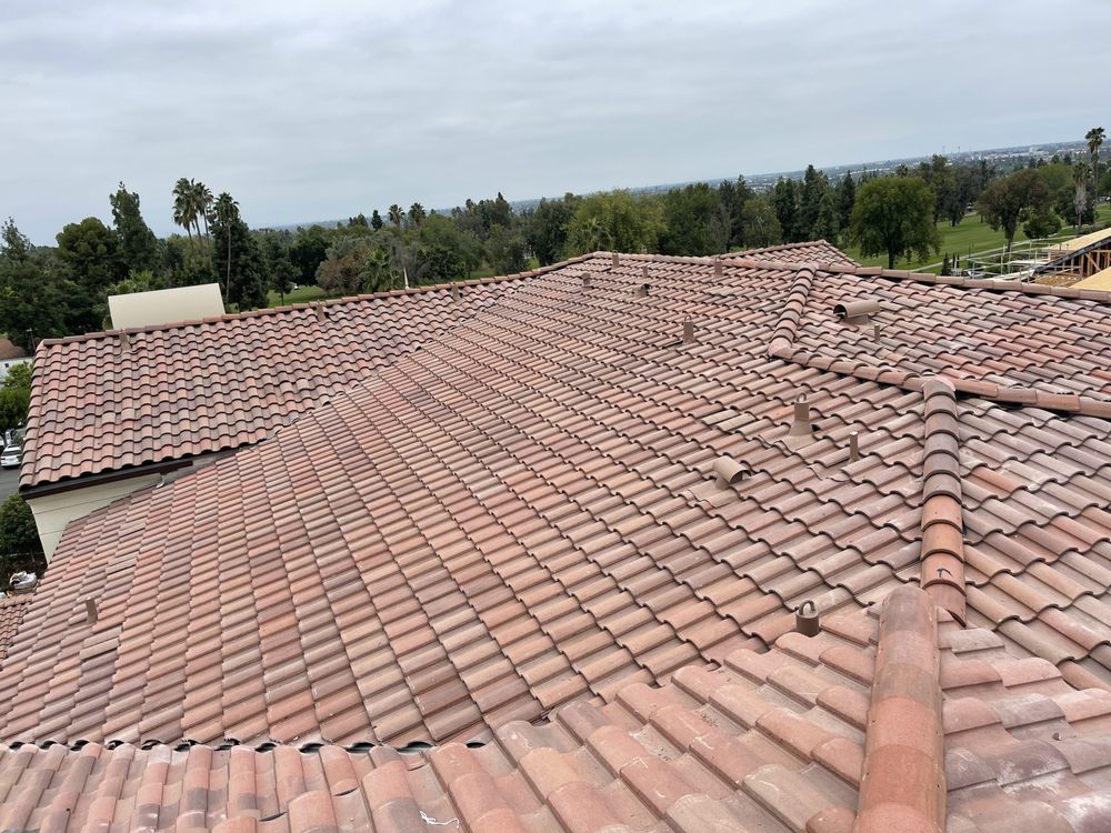 Slide of Suriana Roofing