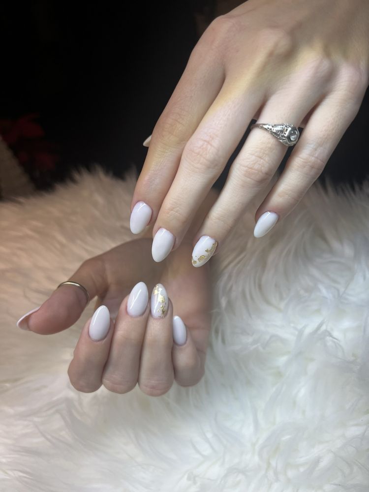 Monique At Sunset Bay Nail lounge Logo