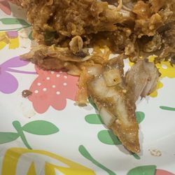 El Catrachito Restaurant - El Pollo con Tajadas pierna eran huesos con pellejo