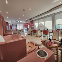 Royal Beauty Studio - The nail area