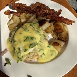 Le Saint-Éloi Café Bistro - Œuf bénédictine aux légumes et bacon additionnelle