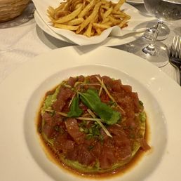 Tuna avocado, fries