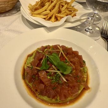 L'Avenue - Tuna avocado, fries - Brasseries Near Me - Paris, 75