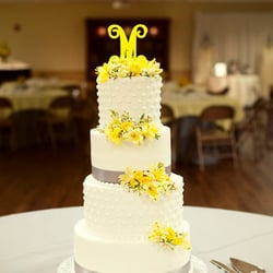 Hamill's Florist - Beautiful flowers on the cake.