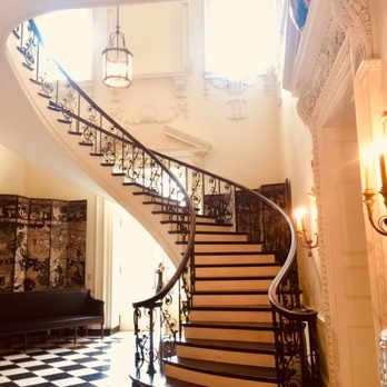 Swan House - Curved Stair case - Museums Near Me - Atlanta, Georgia Swan House - Curved Stair case - Museums Near Me - Atlanta, Georgia