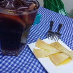 La Mar de Bien - Sangria and some cheese