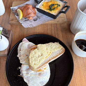 Greenwoods Singel - Breakfast & Brunch Near Me - Amsterdam, New Hampshire