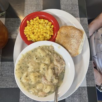 Farmhouse Restaurant - Chicken & Dumplings - American Near Me - Branson, Missouri