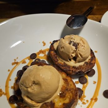 Stock & Barrel - Croissant bread pudding - New American Near Me - Dallas, Texas Stock & Barrel - Croissant bread pudding - New American Near Me - Dallas, Texas