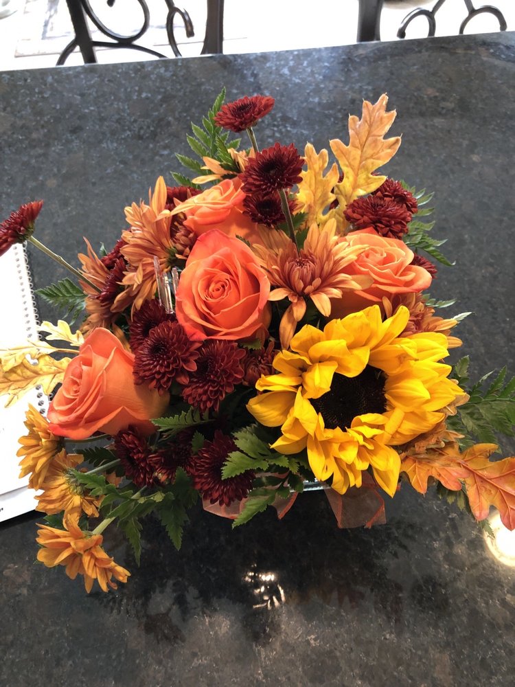 LEMON TREE FLOWERS & THINGS Updated August 2024 1135 W Western