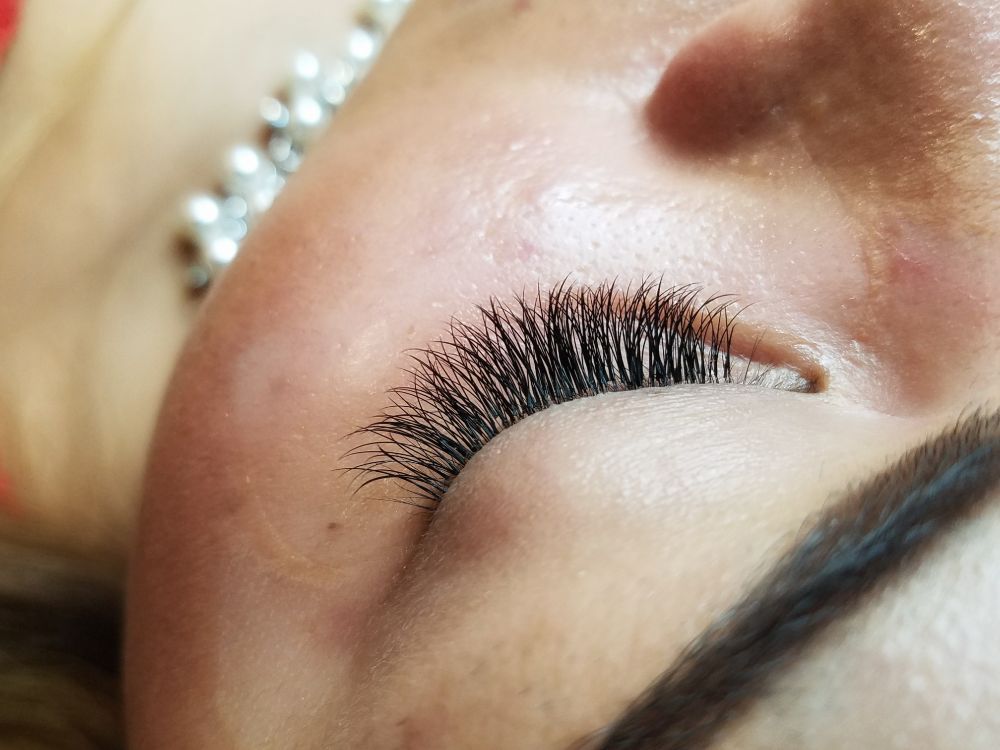 Lashes By Veronica Logo