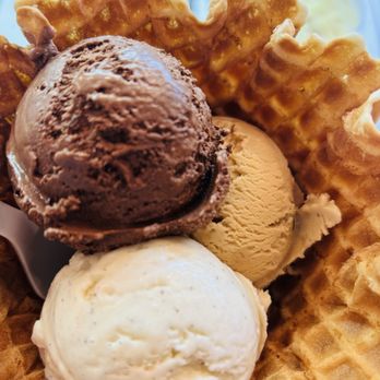 Jeni's Splendid Ice Creams - Milk and cookies: Honey Vanilla Bean, Darkest Chocolate, Double Dough - Ice Cream & Frozen Yogurt Near Me - Beverly Hills, California
