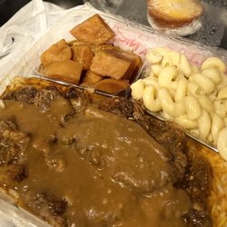 Oxtails and rice with macaroni and cheese and sweet potatoes