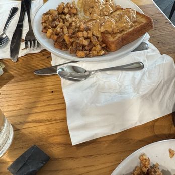 Jake's On Main - Sausage and gravy toast which - Breakfast & Brunch Near Me - Landisville, Pennsylvania