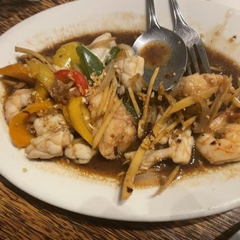 Phuket Thai Café - Seafood with Ginger Black Bean Sauce - Thai Near Me - Honolulu, Hawaii