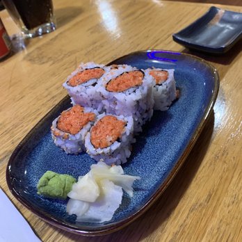 Niuda Noodle & Sushi - Spicy Salmon Roll - Sushi Bars Near Me - Middletown, Connecticut Niuda Noodle & Sushi - Spicy Salmon Roll - Sushi Bars Near Me - Middletown, Connecticut