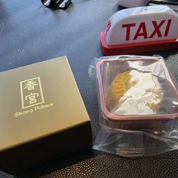 九龍香格里拉大酒店 - Thanks for the mooncake on this 2026 mid autumn festival! - Hotels Near Me - Hong Kong, HK