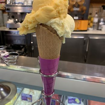 Giovanni - Crema Catalana / Mango Gelato - Ice Cream & Frozen Yogurt Near Me - Barcelona, B Giovanni - Crema Catalana / Mango Gelato - Ice Cream & Frozen Yogurt Near Me - Barcelona, B