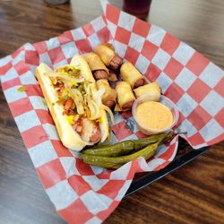 Q'hubole - Hot dog and popis