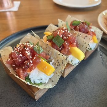 Earls Kitchen + Bar - Spicy tuna taco - New American Near Me - Miami, Florida Earls Kitchen + Bar - Spicy tuna taco - New American Near Me - Miami, Florida