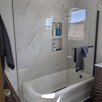 Walnut Creek Flooring and Tile - a bathtub and shower - Flooring Near Me Walnut Creek Flooring and Tile - a bathtub and shower - Flooring Near Me