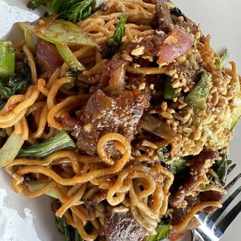 Yard House - Beef garlic noodles - Bars Near Me - Long Beach, California