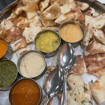 Palette Indian Kitchen - SPV8. Palette Naan Platter - Indian Near Me - Spring, Texas