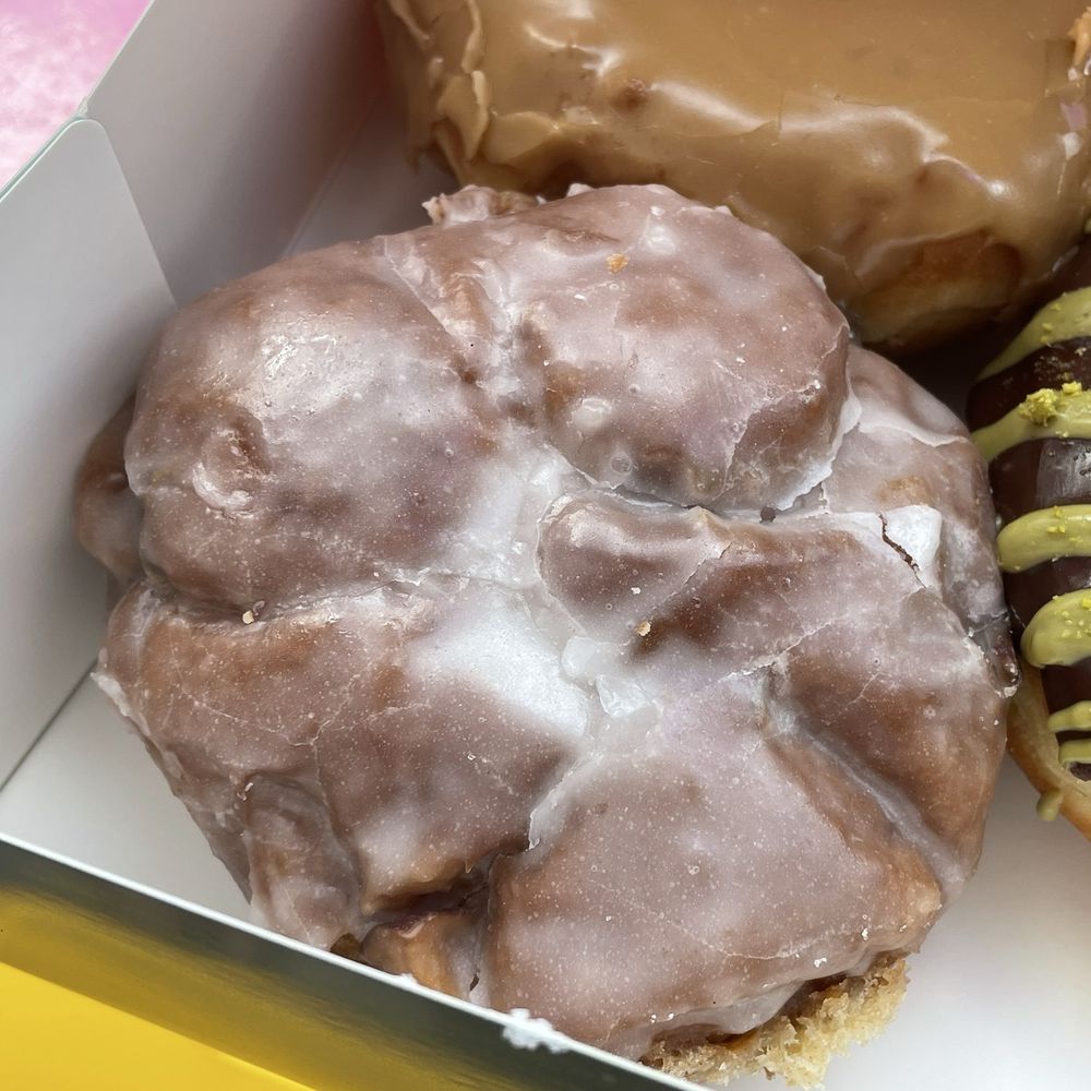 Homers - Beignets aux pommes ($3.50) - Donuts Near Me - Montreal, Quebec Homers - Beignets aux pommes ($3.50) - Donuts Near Me - Montreal, Quebec