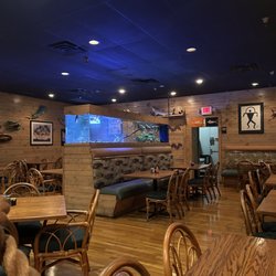 Kona Jacks Fish Market & Sushi Bar - Back dining area