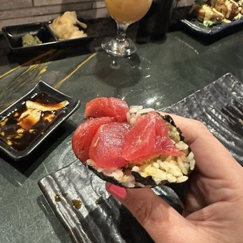 Oao - Sushi Bar & Grill at Wailea - Tuna avocado handroll - Sushi Bars Near Me - Kihei, Hawaii