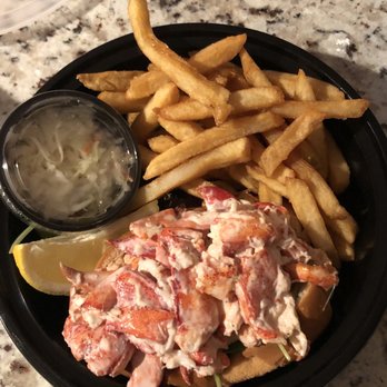 Atlantic Grille - Lobster roll! - Breakfast & Brunch Near Me - Middletown, Rhode Island