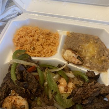 Urban Sombrero - Combo Fajitas for One Person (Pick Two) - Mexican Near Me - Denver, Colorado Urban Sombrero - Combo Fajitas for One Person (Pick Two) - Mexican Near Me - Denver, Colorado