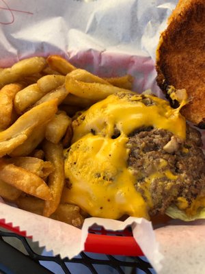 Matt's Burgers by null