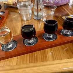 Castle Oaks Vineyard & Winery - Wine flight