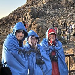 Valley Isle Excursions - Chilly chilling at Haleakala!